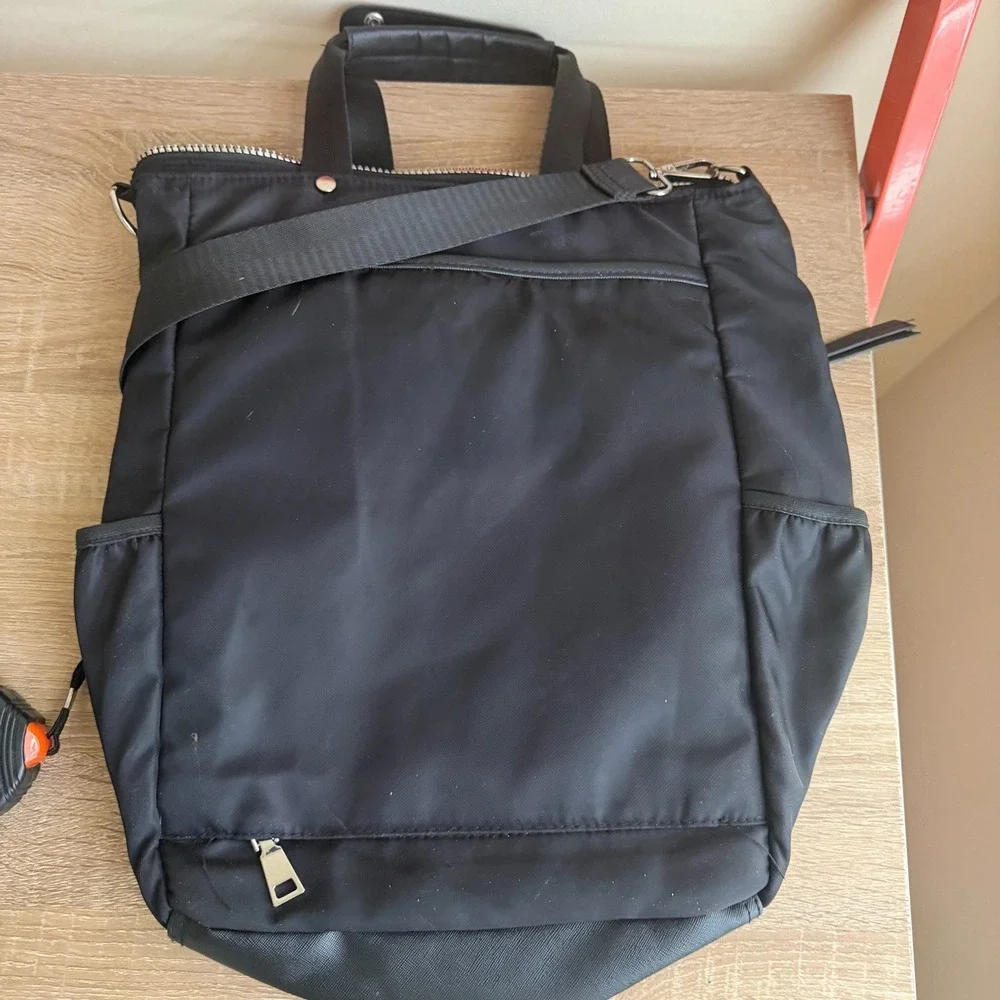 Laundry by Shelli Segal Black Women's Laptop Bag, Zipper Closure, Double Handles